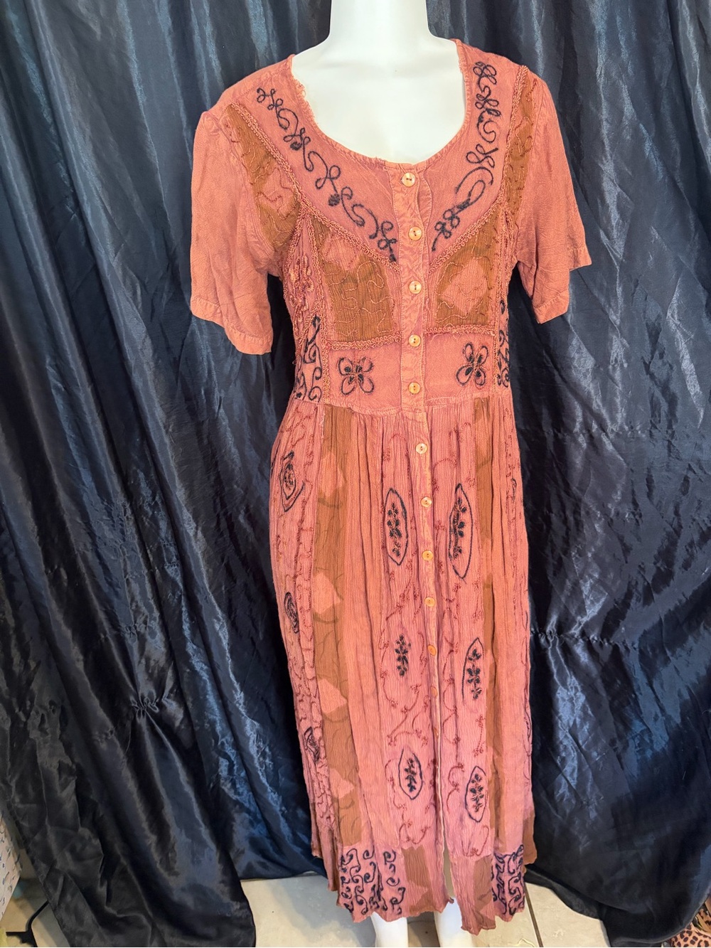 Short-Sleeve Coral Button-Front Maxi Dress with Embroidered Details